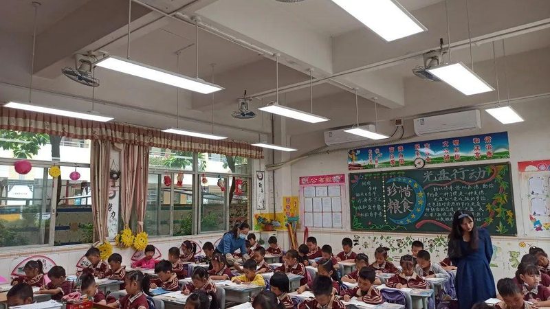 办公室LED面板灯：型号解析与选型逻辑**